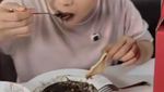 Pose Keren Inul Daratista Masak dan  Kulineran Bareng Keluarga