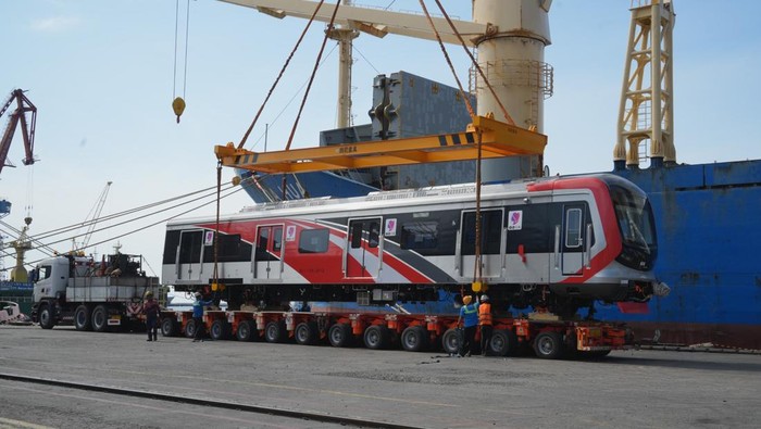 KCI kembali menerima kedatangan KRL baru hasil impor dari China.