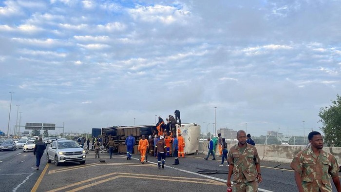Emergency personnel work at the scene of a fatal bus crash near O.R. Tambo International Airport, in Ekurhuleni, East of Johannesburg, South Africa, March 11, 2025. William Tladi/City of Joburg EMS/Handout via REUTERS    THIS IMAGE HAS BEEN SUPPLIED BY A THIRD PARTY. MANDATORY CREDIT.