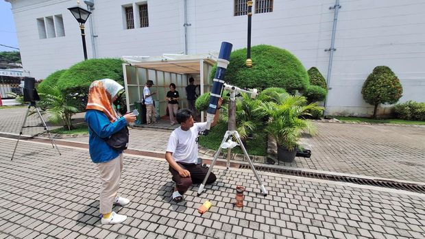 Kegiatan terbaru SAC amati fenomena Surabaya tanpa bayangan.