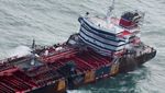 Kondisi Kapal Tanker Hangus Usai Tabrakan dengan Kapal Kargo di Laut Inggris
