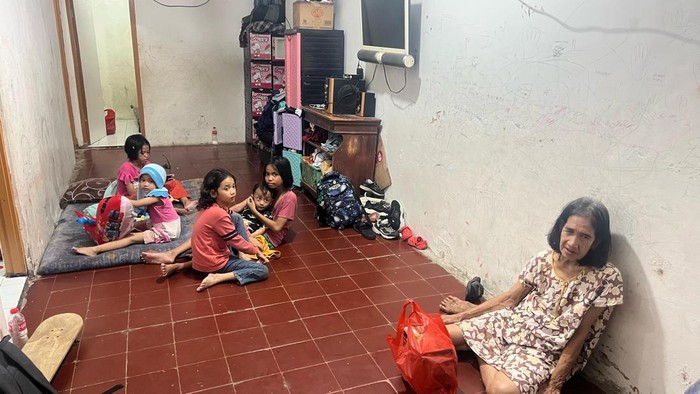 Kontrakan Nenek Hasna Kontrakan Nenek Hasna