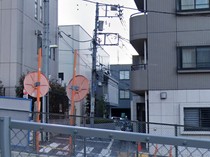 Wanita Muda Ditikam Berkali-kali di Stasiun Tokyo Saat Live Jalan-jalan