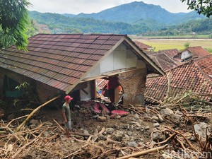 Jabar Hari Ini: Warga Kaungluwuk Terisolir dan Butuh Bantuan