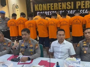 Penampakan 27 Bang Jago Pembusur Warga-Polisi di Makassar Pakai Baju Tahanan