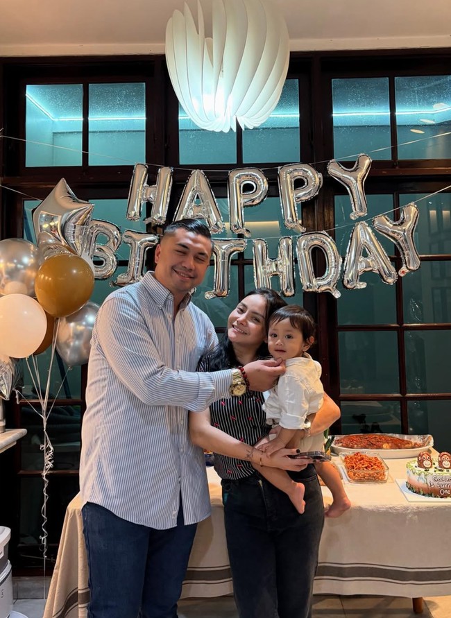 Kebersamaan Mawar dan Kevin dibagikan ke publik sejak 1 Maret lalu. Unggahannya itu pun langsung banjir doa dari para penggemar yang mengharapkan hubungan mereka langgeng. Foto: Instagram/@mysamawar