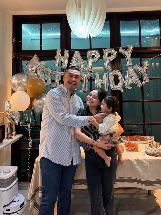 Kevin sendiri tampaknya bukan berasal dari kalangan selebriti. Akun Instagram miliknya juga digembok, sehingga tak banyak informasi yang bisa didapat. Foto: Instagram/@mysamawar