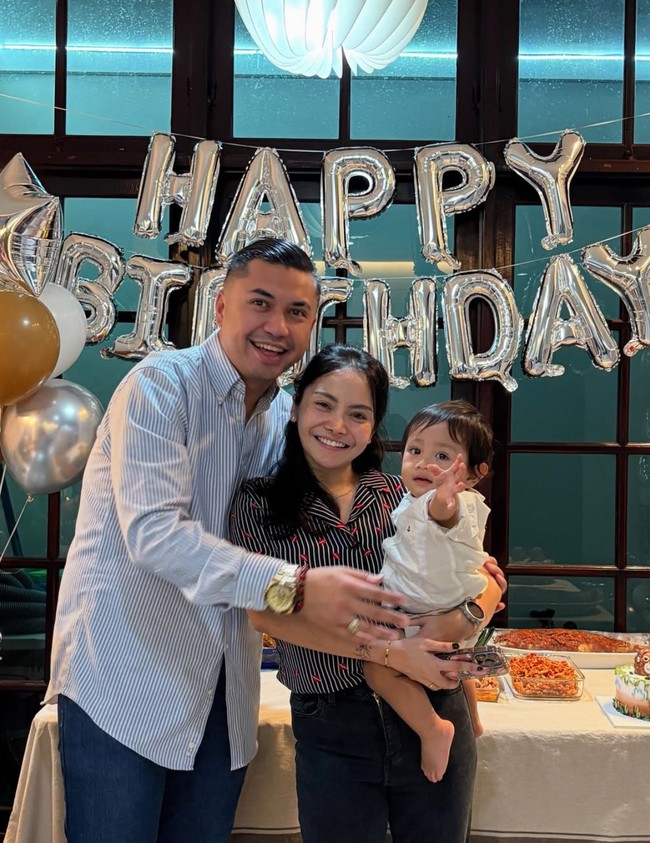 Melihat Mawar yang kini bahagia bersama pacar barunya, banyak netizen yang turut mendoakan. Cocok bangeeettt..bodynya tinggi tegap..smoga jodoh.. komentar salah seorang netizen. Ya ampun cocok bgt kalian smoga JD keluarga sakinah mawadah warahmah, tambah netizen lain. Foto: Instagram/@mysamawar