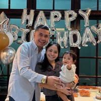 Melihat Mawar yang kini bahagia bersama pacar barunya, banyak netizen yang turut mendoakan. Cocok bangeeettt..bodynya tinggi tegap..smoga jodoh.. komentar salah seorang netizen. Ya ampun cocok bgt kalian smoga JD keluarga sakinah mawadah warahmah, tambah netizen lain. Foto: Instagram/@mysamawar