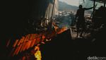 Melihat Proses Pembakaran Lemang