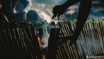 Melihat Proses Pembakaran Lemang