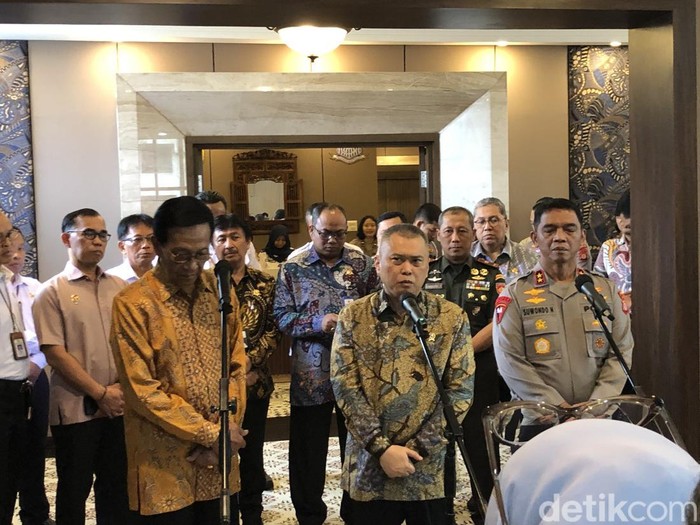 Menhub Dudy Purwagandhi dan Gubernur DIY Sri Sultan Hamengku Buwono X di Kompleks Kepatihan Kota Jogja, Rabu (12/3/2025).