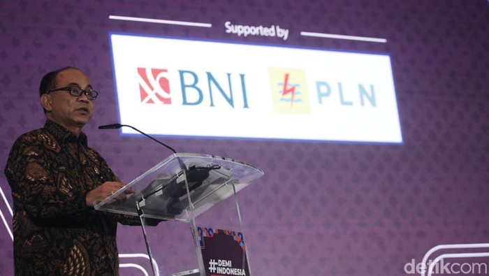 Menkop Jadi Keynote Speech di Demi Indonesia Ayo Berkoperasi Koperasi Bangkit Menteri Koperasi (Menkop) Budi Arie Setiadi menceritakan awal mula Koperasi Desa Merah Putih dilahirkan dalam acara Demi Indonesia Ayo Berkoperasi Koperasi Bangkit di Menara Bank Mega, Jakarta Selatan, Rabu (12/3/2025).