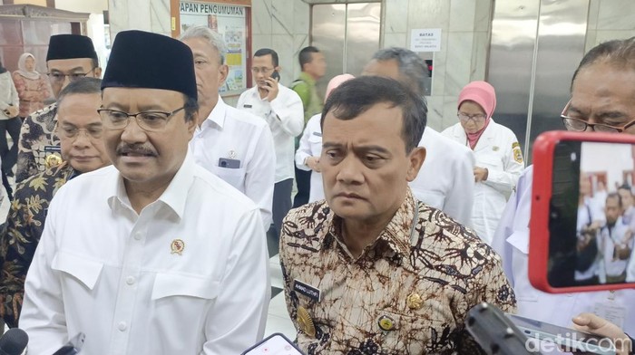 Menteri Sosial Saifullah Yusuf atau Gus Ipul dan Gubernur Jateng, Ahmad Luthfi usai rapat soal Sekolah Rakyat di Semarang, Rabu (12/3/2025).