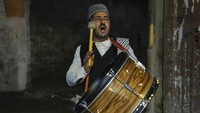 Konon, Mesaharati pertama muncul di masa khalifah Abbasiyah, tepatnya saat diperkenalkan oleh gubernur Mesir Otbat Bin Ishaq. Seorang Maseharati berada di jalanan Kairo untuk mengingatkan masyarakat tentang waktu sahur di tahun 238 H.     