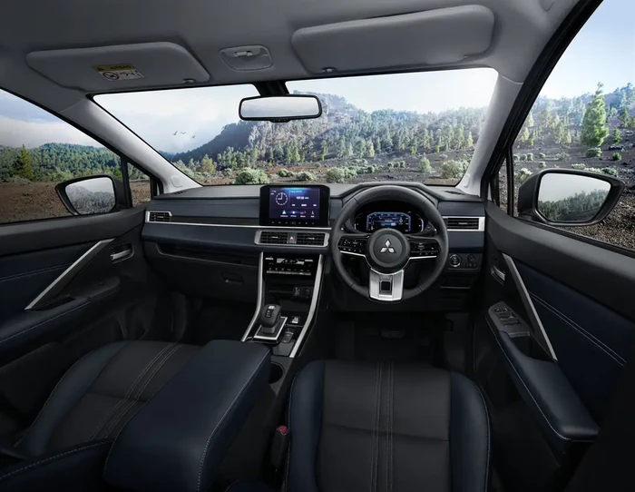 Mitsubishi Xpander HEV Play Mitsubishi Xpander HEV Play