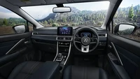 Mitsubishi Xpander HEV Play hadir dengan Mitsubishi e:MOTION yang menggabungkan 3 teknologi unik dari Mitsubishi Motors, yang terdiri dari sistem penggerak full hybrid. Mobil ini memiliki 7 mode berkendara sehingga mampu melaju di semua kondisi jalan. Juga ada Active Yaw Control (AYC) untuk kepercayaan diri berkendara yang maksimal saat menikung. Foto: Dok. Mitsubishi Motors Thailand