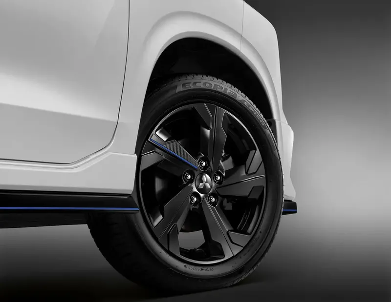 Mitsubishi Xpander HEV Play