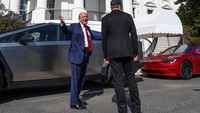 Ini berkaitan dengan jabatan yang diemban CEO Tesla itu saat ini. Sebagai informasi, Presiden terpilih AS Donald Trump menunjuk CEO Tesla Elon Musk untuk memimpin Departemen Efisiensi Pemerintahan atau Department of Government Efficiency (DOGE). Departemen tersebut melakukan pemangkasan pekerja sejak berdiri pada Januari tahun ini. 