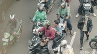Sebagai informasi, saat ini ada sekitar 250.000 pekerja ojol dan kurir online yang aktif. Sementara itu, sebesar 1-1,5 juta pekerja ojol dan kurir online yang pasif. 