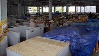 Pasar yang dibangun dengan dana APBN Rp38 miliar dengan fasilitas 214 unit kios tersebut kondisinya kurang terawat dan ditinggal oleh pedagang akibat sepinya aktivitas jual beli sejak diresmikan (26/8/2024) lalu.   