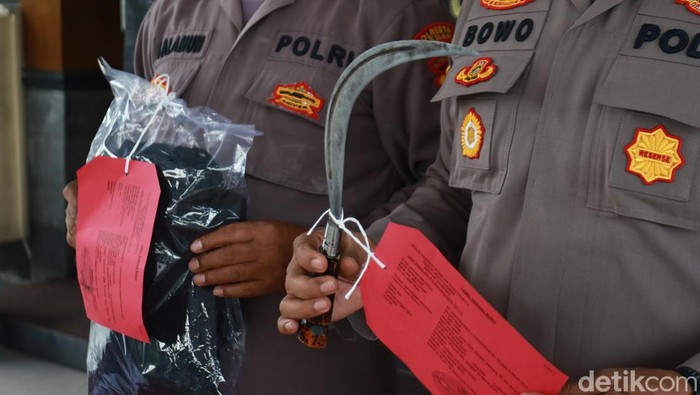 Sajam yang digunakan dua remaja untuk menyabet mangsanya di Ring Road Barat, Sleman.
