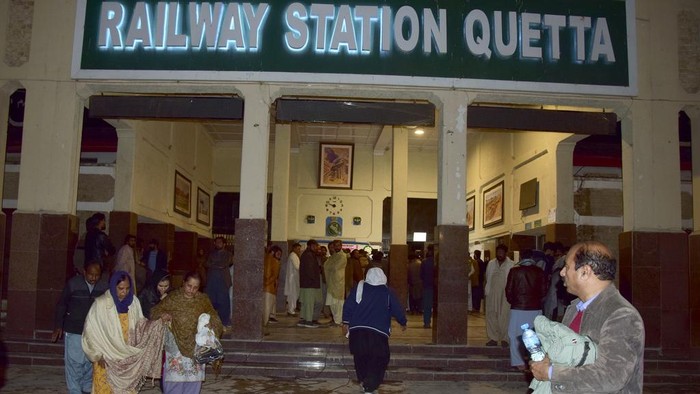 Passengers rescued by security forces from a passenger train attacked by insurgents arrive at a railway station in Quetta, Pakistan, Wednesday, March 12, 2025. (AP Photo/Arshad Butt)