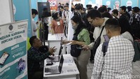 Bursa kerja tersebut menyediakan sebanyak 2.078 lowongan pekerjaan.  
