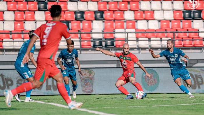 Pertandingan Persebaya Surabaya vs PSIS Semarang.