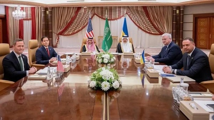 US Secretary of State Marco Rubio, US National Security Advisor Mike Waltz, Ukrainian Foreign Minister Andrii Sybiha and Ukrainian Head of Presidential Office Andriy Yermak hold a meeting in the presence of Saudi Foreign Minister Prince Faisal bin Farhan and National Security Advisor Mosaad bin Mohammed al-Aiban, in Jeddah, Saudi Arabia, March 11, 2025. (Via Reuters)