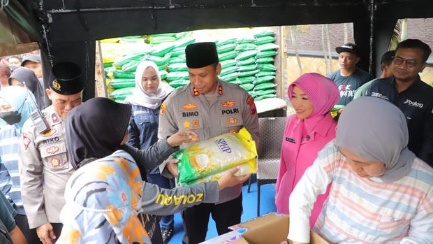 Polres Kediri gelar bazar murah