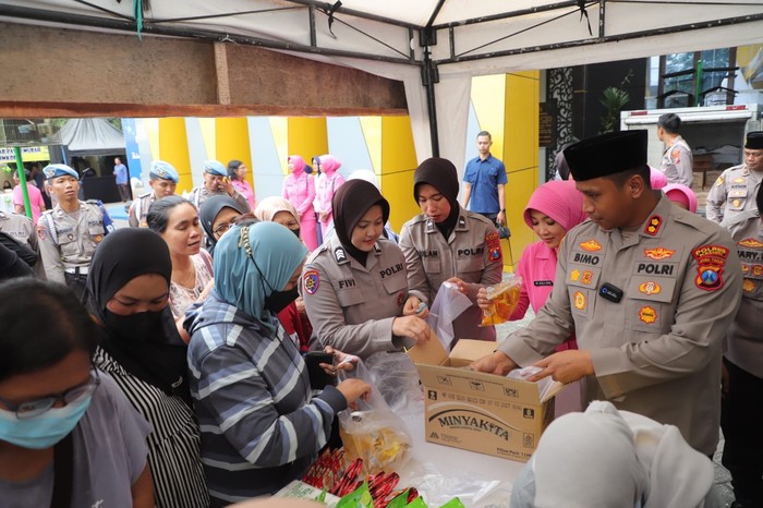 Polres Kediri gelar bazar murah