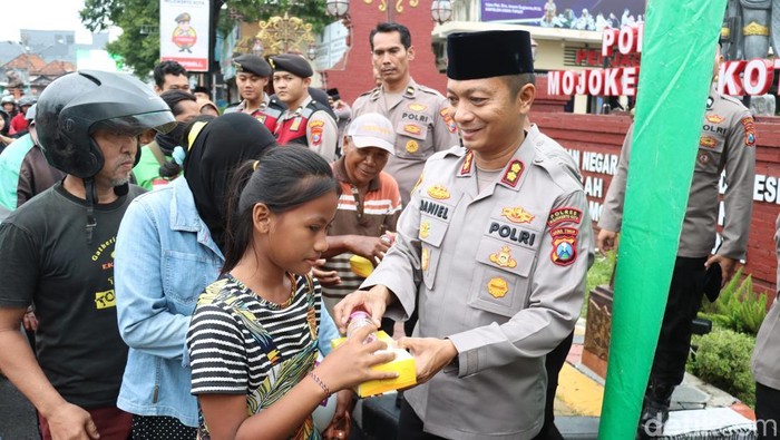 polres mojokerto kota berbagi takjil