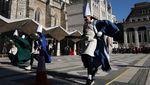 Potret Keseruan Lomba Lari Pancake di London