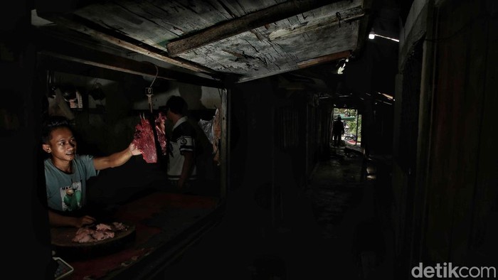 Potret Pasar Sungai Bambu Sepi Pembeli Pasar Sungai Bambu di kawasan Tanjung Priok, Jakarta Utara, terdampak pandemi COVID-19 lalu. Hingga kini pasar tersebut makin sepi pembeli.