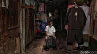Pasar Sungai Bambu ini dibangun pada tahun 1972, dulunya dipegang oleh Pasar Inpres dan sekarang dipegang oleh Pasar Jaya.  