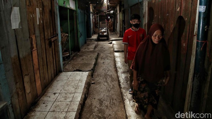 Pasar Sungai Bambu di kawasan Tanjung Priok, Jakarta Utara, terdampak pandemi COVID-19 lalu. Hingga kini pasar tersebut makin sepi pembeli.