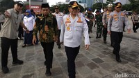 Gubernur Jakarta Pramono Anung bersama Wagub Rano Karno dan Ketua DPRD Jakarta, Khoirudin menghadiri Apel Operasi Lintas Jaya, di Plaza Monas, Jl Medan Merdeka Selatan, Rabu (12/3/2025). 