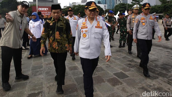 Apel Operasi Lintas Jaya, di Plaza Monas, Jl Medan Merdeka Selatan, Rabu (12/3/2025). Apel ini turut dihadiri Gubernur Jakarta Pramono Anung.