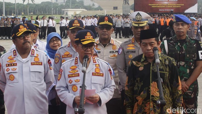 Apel Operasi Lintas Jaya, di Plaza Monas, Jl Medan Merdeka Selatan, Rabu (12/3/2025). Apel ini turut dihadiri Gubernur Jakarta Pramono Anung.