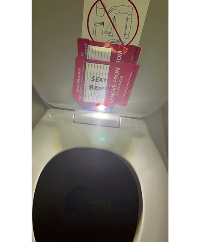 Pramugari lecehkan anak-anak di toilet