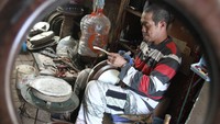 Menurut perajin permintaan perbaikan dan pembuatan alat musik rebana sejak awal bulan Ramadhan meningkat dari kisaran 45 buah menjadi 60 buah per bulan yang dijual dengan harga Rp75 ribu hingga Rp1,5 juta ke berbagai daerah.   