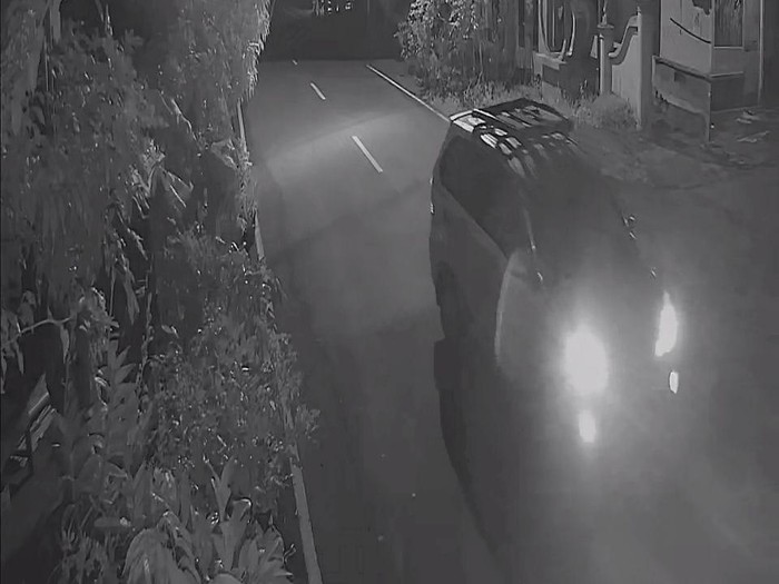 Rekaman CCTV menunjukkan mobil diduga pelaku pencurian kambing di Hargorejo, Kokap, Kulon Progo, Rabu (12/3/2025).