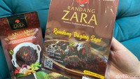 Rendang daging sapi yang paling laris ditawarkan. Potongan daging sapinya berukuran sedang dan bumbunya berempah pekat. Foto: detikFood/Yenny Mustika Sari