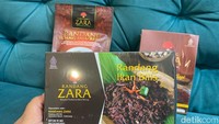 Varian rendang unik juga ditawarkan oleh Rendang Zara. Yaitu rendang ikan bilis yang disebut tidak diproduksi oleh UMKM Sumatera Barat lainnya. Foto: detikFood/Yenny Mustika Sari