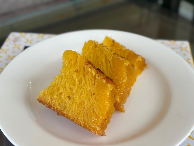 Adu Legit 3 Bika Ambon Legendaris, Begini Tekstur dan Rasanya