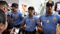 Pagi-pagi sekali, Interpol Manila menerima salinan resmi surat perintah penangkapan dari ICC, kata istana kepresidenan Filipina dalam sebuah pernyataan, dilansir kantor berita AFP, Selasa (11/3/2025). REUTERS/Eloisa Lopez. 