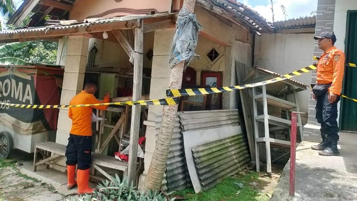 Rumah Rusak di Sukamakmur Bogor