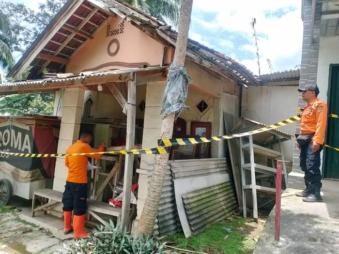 Rumah Rusak di Sukamakmur Bogor
