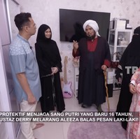 lain halnya dengan kamar sang putri yang kental akan nuansa pink. (Foto: YouTube/Trans7 Official)